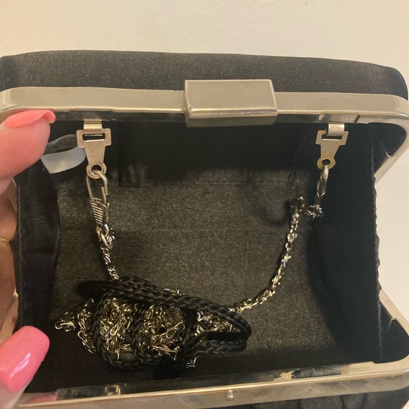 Black formal clutch - Picture 3 of 8